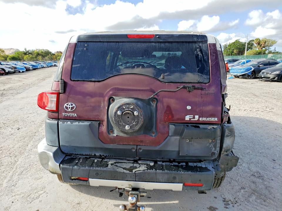 2007 Toyota Fj cruiser VIN JTEBU11FX70098708 COPART salvage auction — REAR END, FL - CERT OF TITLE SLVG REBUILDABLE, sold $3,300 on 2026-07-14 (photo 6)