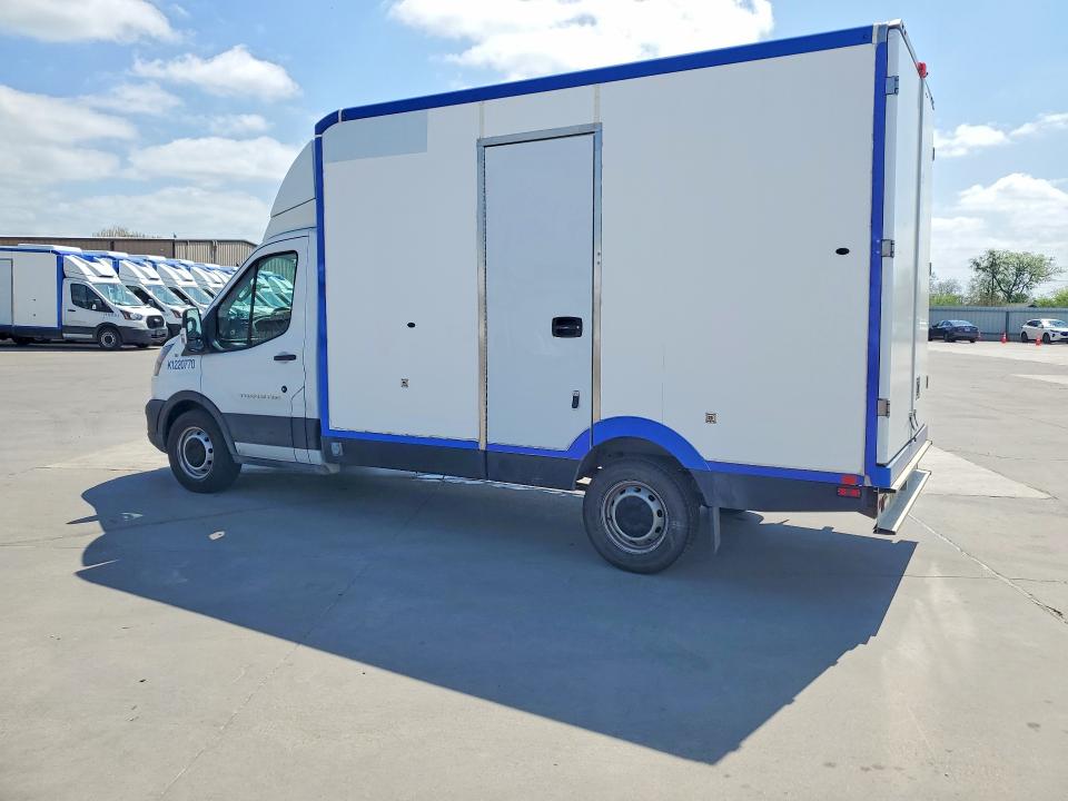 2022 Ford Transit VIN 1FDBW5Z82NKA39791 COPART salvage auction — NORMAL WEAR, Tx - Certificate Of Title, sold $17,000 on 2026-07-30 (photo 2)