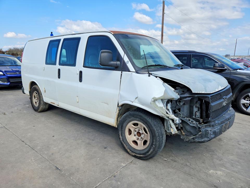 2004 Chevrolet Express 1500 VIN 1GCFG15X441114052 COPART salvage auction — FRONT END, Tx - Salvage Vehicle Title, sold $500 on 2026-07-08 (photo 4)