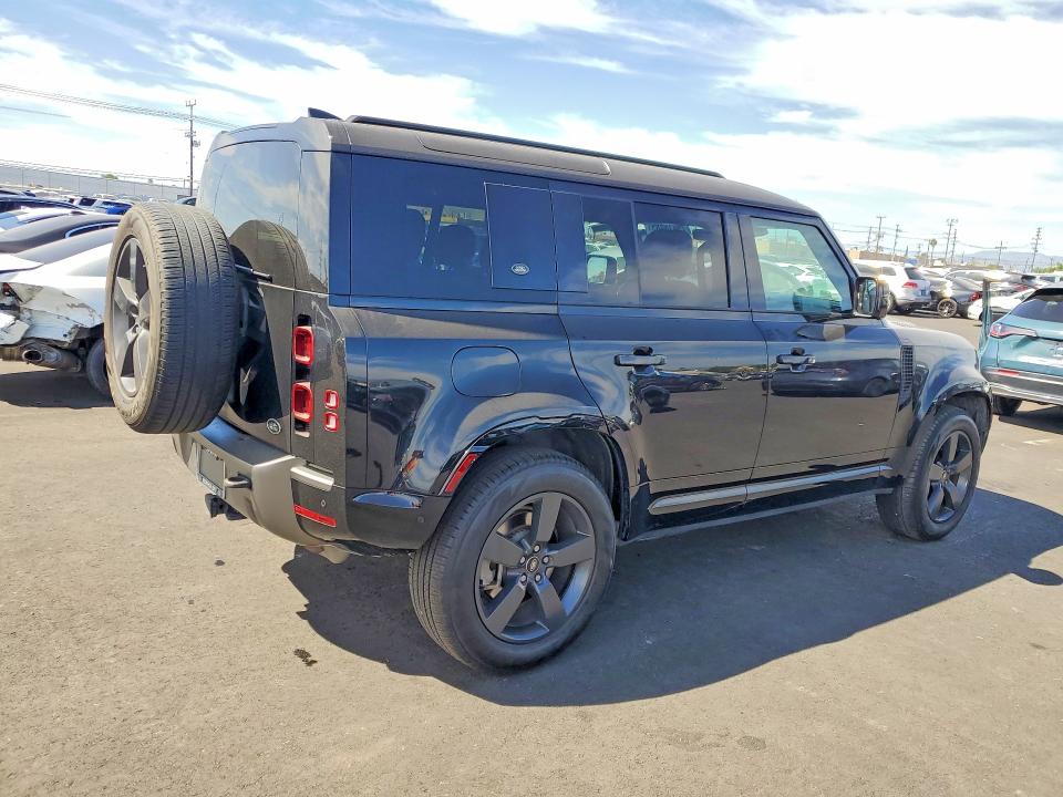 2022 Land rover Defender VIN SALE27RU8N2101158 COPART salvage auction — MINOR DENT/SCRATCHES, Ca - Dis/Dlr/Exp Only Clean Title, sold $31,500 on 2026-07-15 (photo 3)