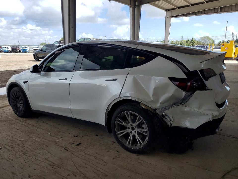 2024 Tesla Model y VIN 7SAYGDEEXRA263976 COPART salvage auction — REAR END, Salvage Title, sold $8,200 on 2026-07-22 (photo 2)