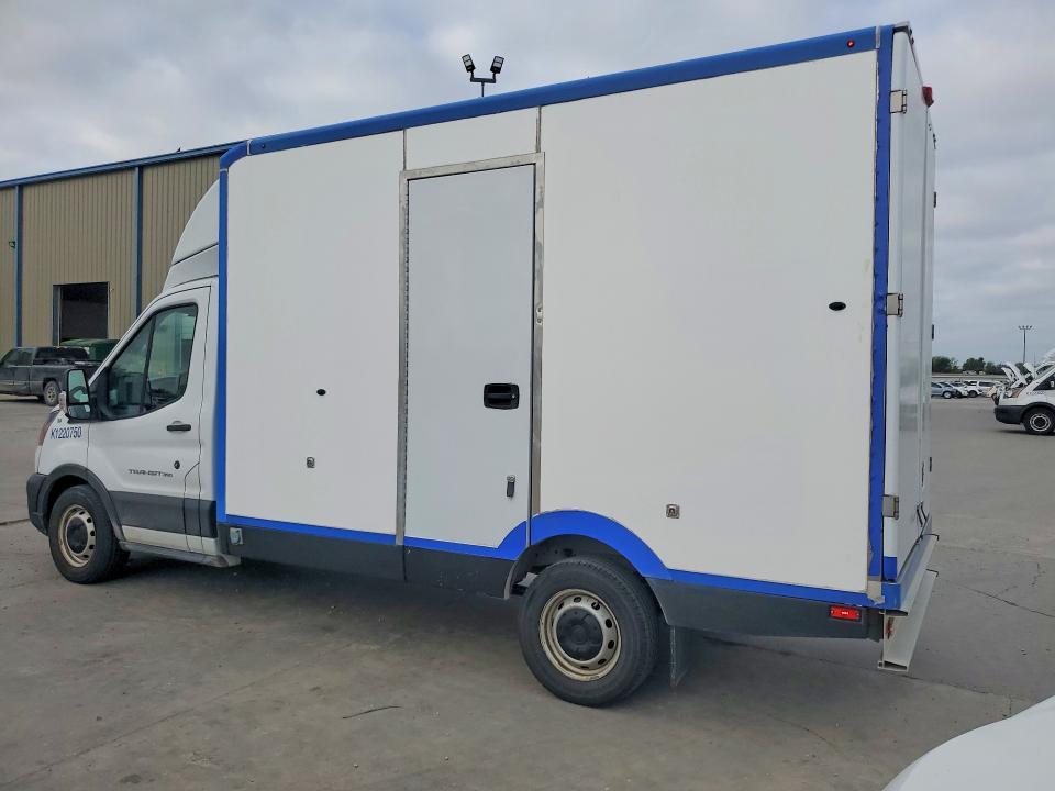 2022 Ford Transit VIN 1FDBW5Z80NKA01721 COPART salvage auction — NORMAL WEAR, Tx - Certificate Of Title, sold $17,000 on 2026-07-30 (photo 2)