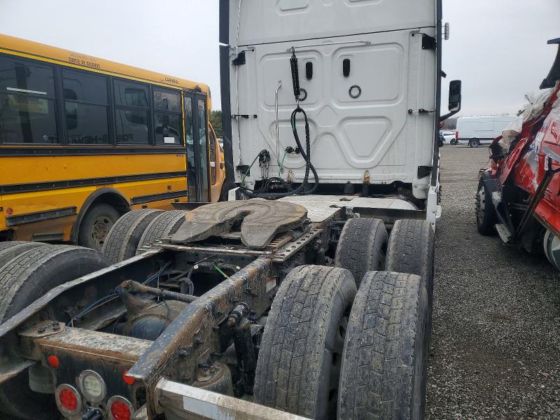 2018 Freightliner Cascadia VIN 3AKJHHDR8JSKA0959 COPART salvage auction — FRONT END, ON - PERMIT NO BRAND - UNFIT, sold $9,300 on 2026-07-23 (photo 6)