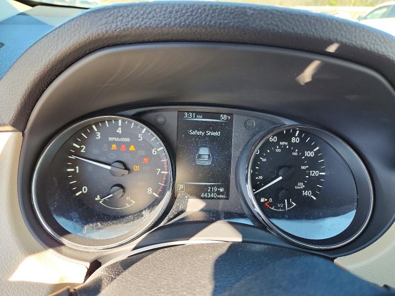 2017 Nissan Rogue VIN KNMAT2MT8HP584680 COPART salvage auction — SIDE, Salvage Title, sold $825 on 2026-07-30 (photo 9)