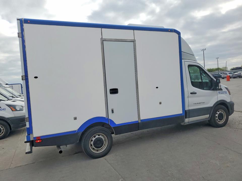 2022 Ford Transit VIN 1FDBW5Z80NKA01721 COPART salvage auction — NORMAL WEAR, Tx - Certificate Of Title, sold $17,000 on 2026-07-30 (photo 3)