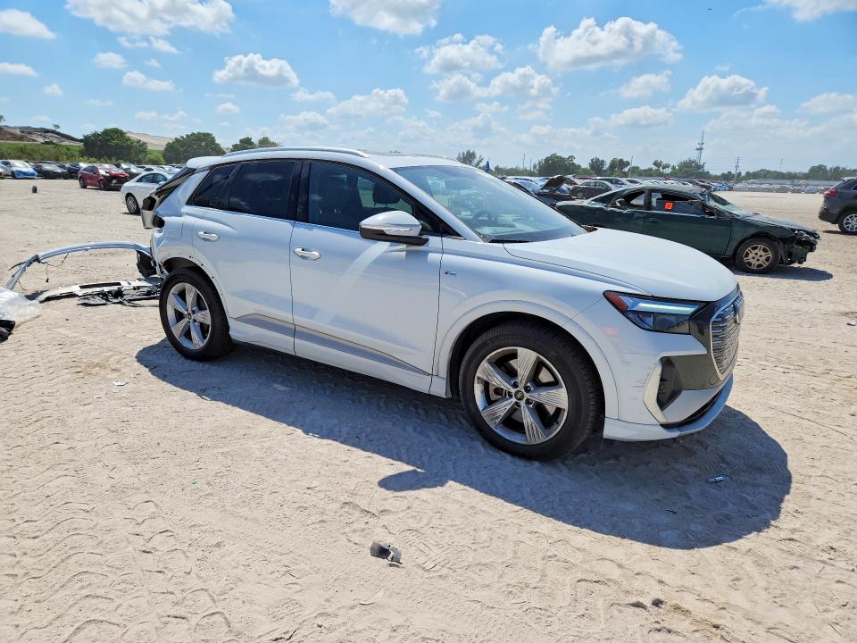 2024 Audi Q4 e-tron VIN WA1KUBFZ7RP053839 COPART salvage auction — REAR END, Fl - Cert Of Title Slvg Rebuildable, sold $13,600 on 2026-07-16 (photo 4)