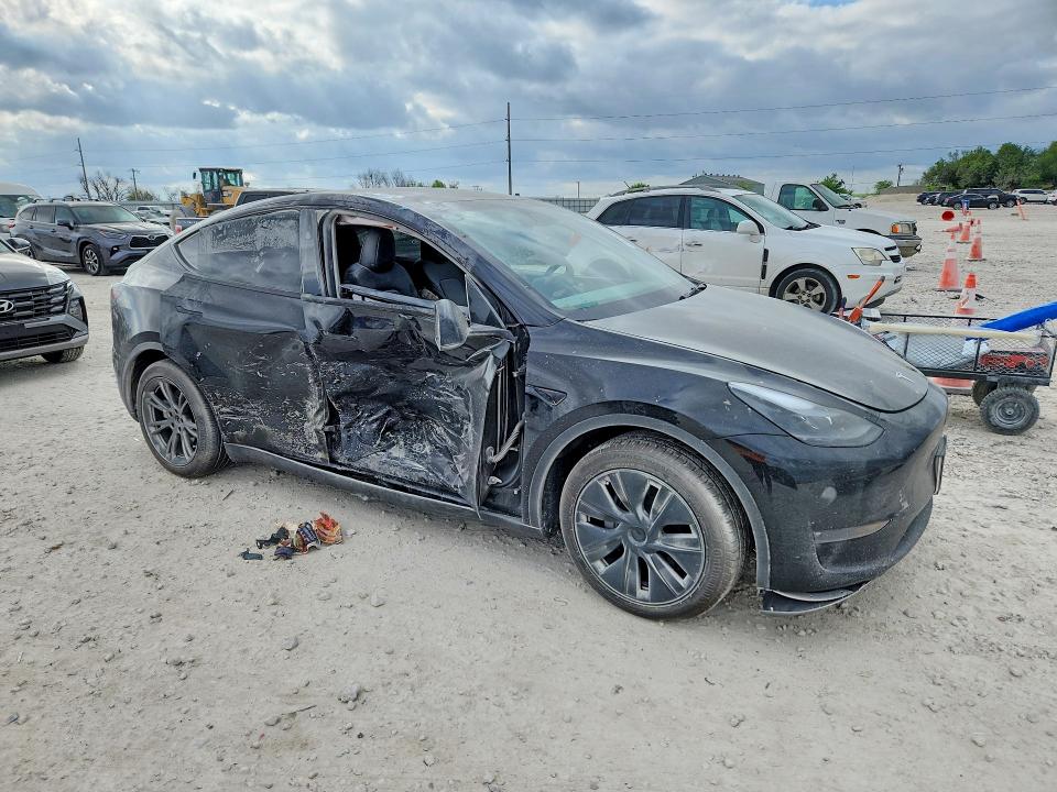 2024 Tesla Model y VIN 7SAYGAEE8RF116654 COPART salvage auction — SIDE, Tx - Salvage Vehicle Title, sold $13,000 on 2026-07-16 (photo 4)