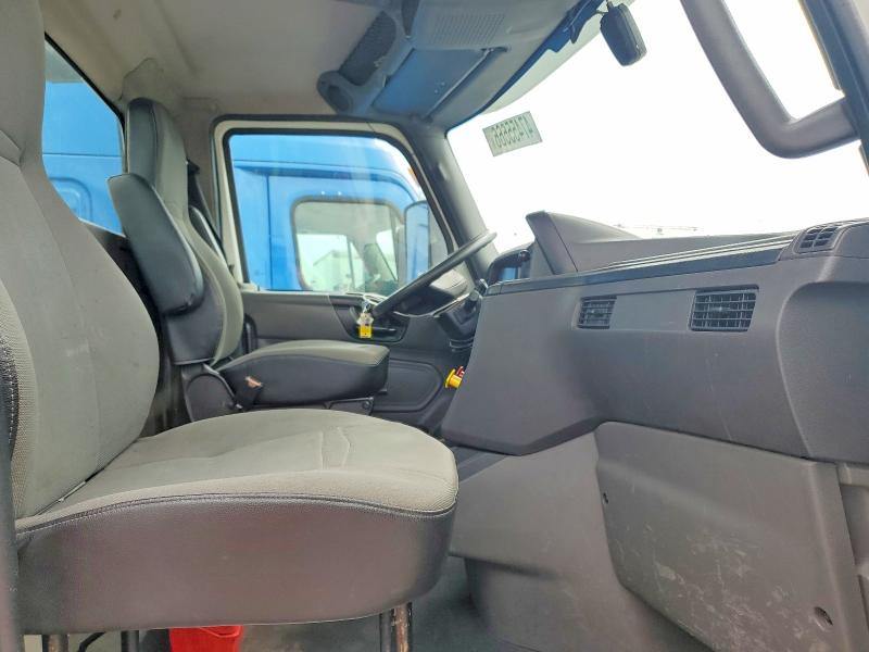 2019 International Lt VIN 3HSDZTZR0KN134888 COPART salvage auction — MINOR DENT/SCRATCHES, Ca - Certificate Of Title (P), sold $1,700 on 2026-07-08 (photo 5)