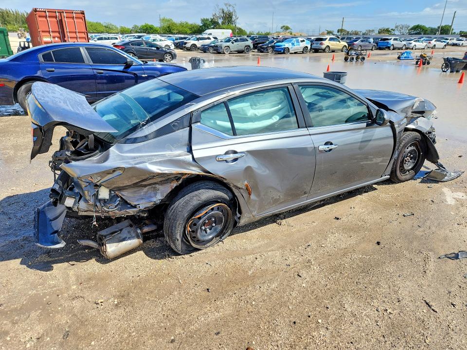 2023 Nissan Altima VIN 1N4BL4BV7PN317552 COPART salvage auction — REAR END, FL - CERTIFICATE OF DESTRUCTION, sold $1,450 on 2026-07-23 (photo 3)
