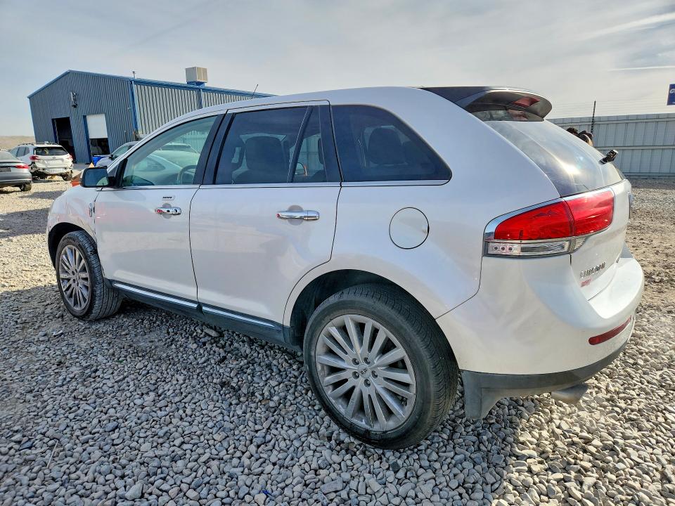 2013 Lincoln Mkx VIN 2LMDJ8JK8DBL15467 COPART salvage auction — MINOR DENT/SCRATCHES, Nm - Cert Of Title-Salvage, sold $725 on 2026-07-02 (photo 2)
