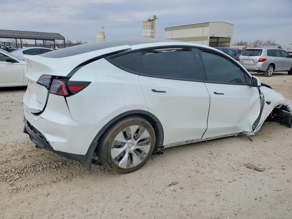 2022 Tesla Model y VIN 7SAYGAEE8NF360573 COPART salvage auction — ALL OVER, KS - CERT OF TITLE-SALVAGE, sold $3,650 on 2026-07-02 (photo 3)