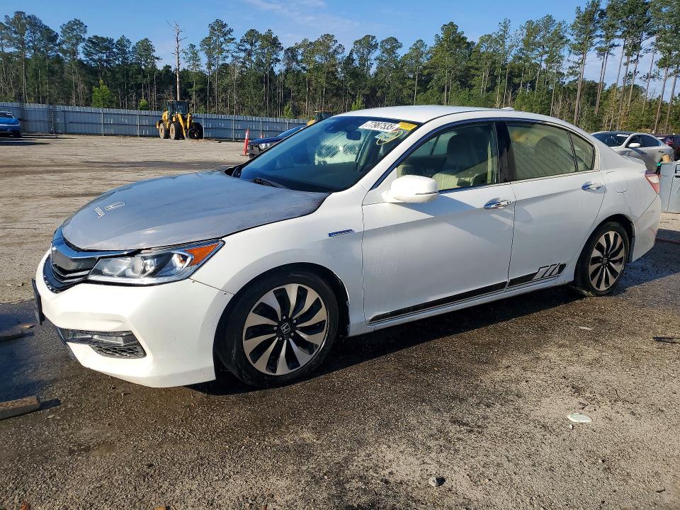 2017 Honda Accord VIN JHMCR6F31HC017311 COPART salvage auction — MINOR DENT/SCRATCHES, Sc - Certificate Of Title, sold $4,000 on 2026-07-29 (photo 1)