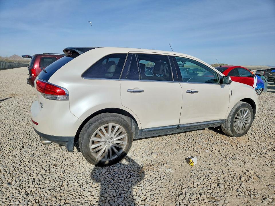 2013 Lincoln Mkx VIN 2LMDJ8JK8DBL15467 COPART salvage auction — MINOR DENT/SCRATCHES, Nm - Cert Of Title-Salvage, sold $725 on 2026-07-02 (photo 3)