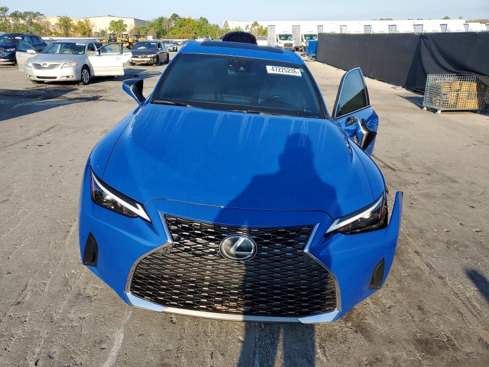 2021 Lexus Is VIN JTHC81F28M5044257 COPART salvage auction — SIDE, Fl - Cert Of Title Slvg Rebuildable, sold $4,900 on 2026-07-30 (photo 5)