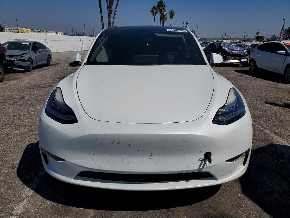 2022 Tesla Model y VIN 7SAYGDEE7NF410431 COPART salvage auction — SIDE, Salvage Title, sold $10,200 on 2026-07-28 (photo 5)