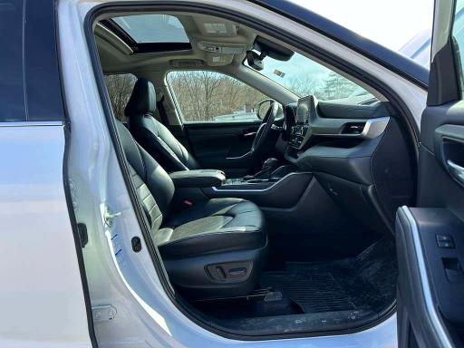 2022 Toyota Highlander VIN 5TDGZRBH8NS583210 COPART salvage auction — FRONT END, Ma - Certificate Of Title, sold $22,100 on 2026-07-15 (photo 8)