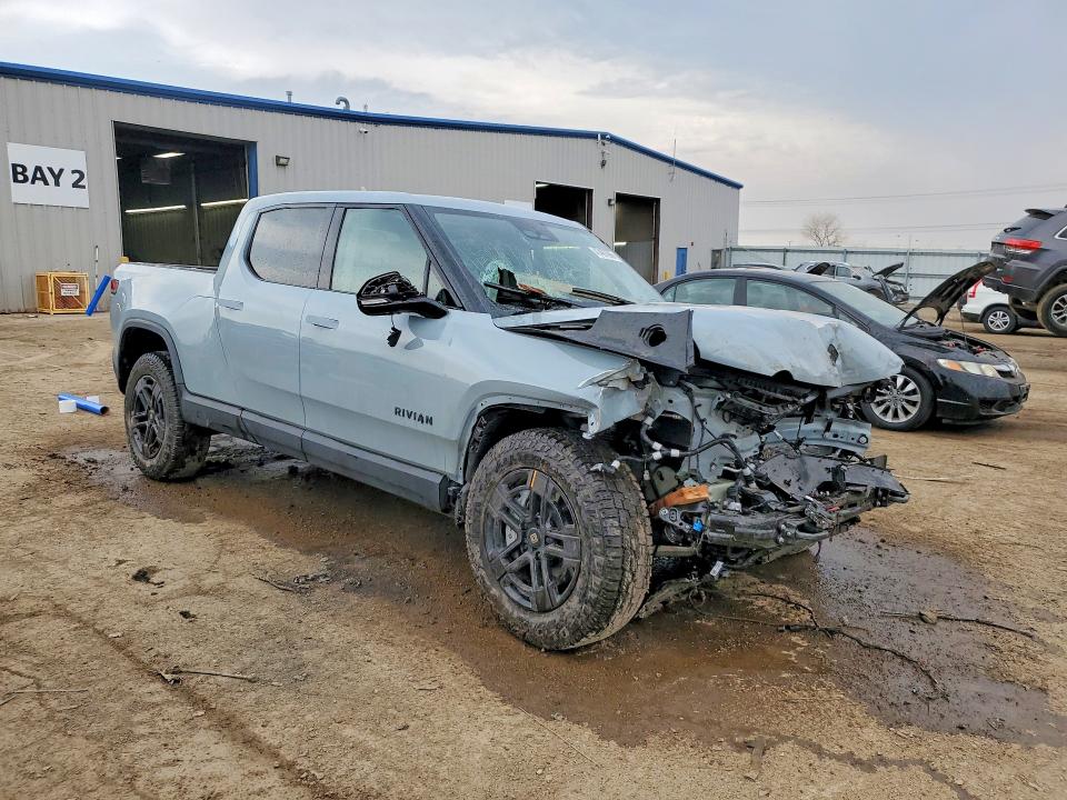 2025 Rivian R1t VIN 7FCTGBAA0SN040168 COPART salvage auction — ROLLOVER, Il - Salvage Certificate, sold $5,700 on 2026-07-07 (photo 4)