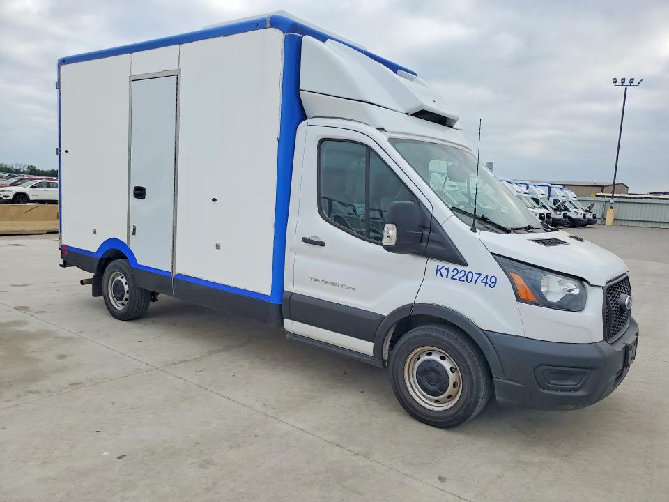 2022 Ford Transit VIN 1FDBW5Z89NKA01720 COPART salvage auction — NORMAL WEAR, TX - CERTIFICATE OF TITLE, sold $17,000 on 2026-07-30 (photo 4)