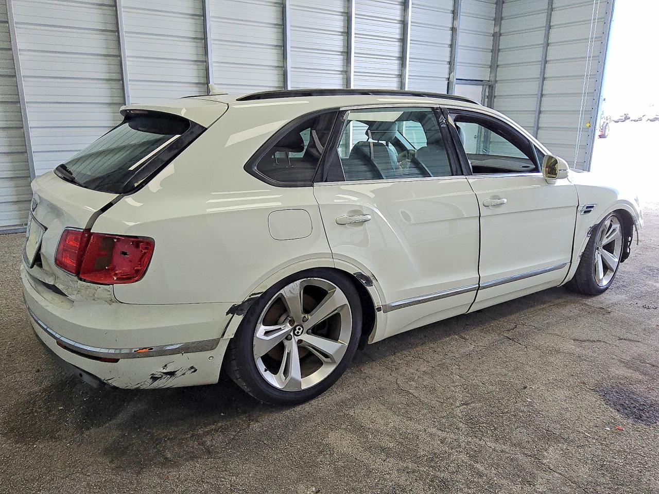 2017 Bentley Bentayga VIN SJAAC2ZV8HC015170 COPART salvage auction — Front End, FL - CERTIFICATE OF TITLE, sold $14,600 on 2026-04-07 (photo 3)