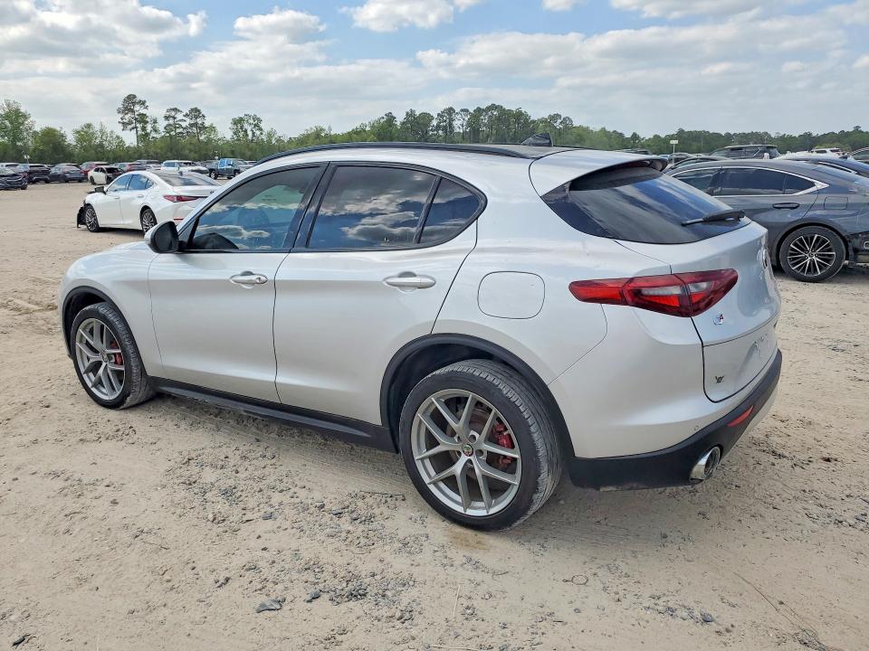 2018 Alfa romeo Stelvio VIN ZASFAKNN8J7B92646 COPART salvage auction — MINOR DENT/SCRATCHES, Tx - Certificate Of Title, sold $3,800 on 2026-07-16 (photo 2)