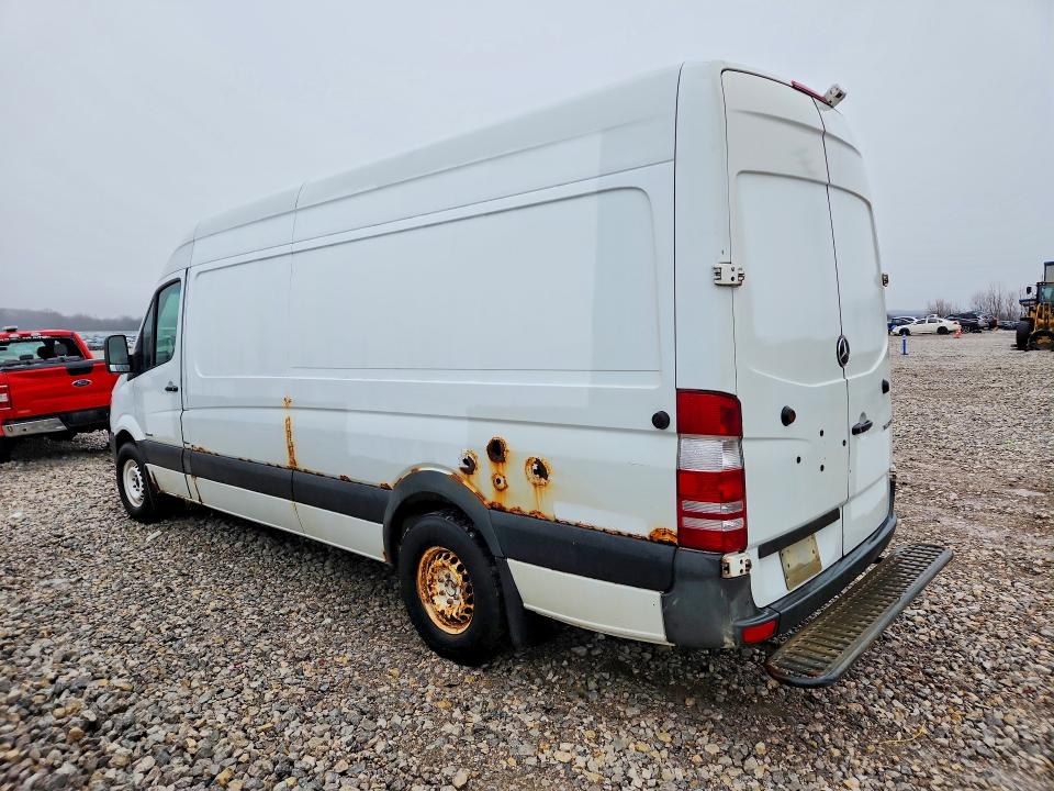 2014 Mercedes-benz Sprinter VIN WD3PE8DE2E5900729 COPART salvage auction — MINOR DENT/SCRATCHES, Mi - Dealer Only Clean Title (P), sold $2,500 on 2026-07-09 (photo 2)