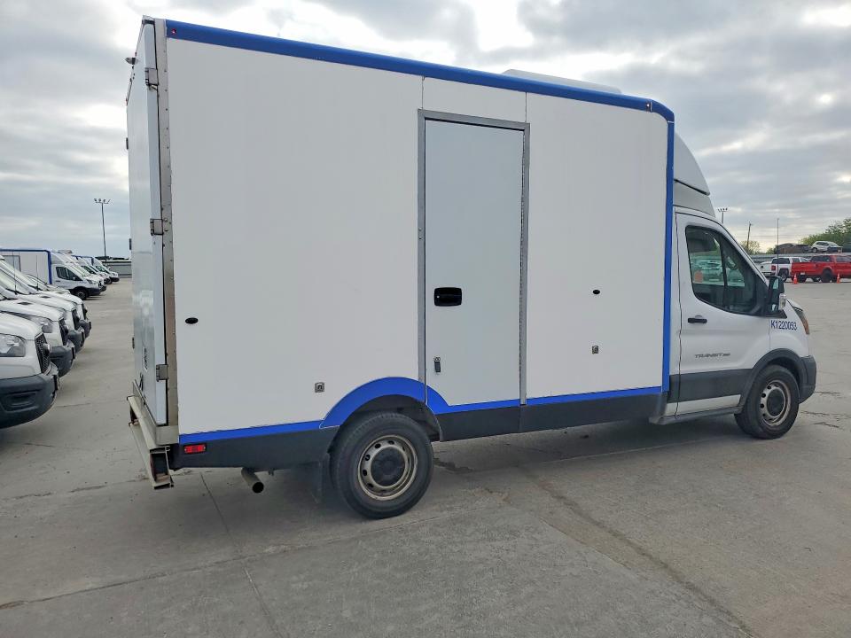2022 Ford Transit VIN 1FDBW5Z85NKA31958 COPART salvage auction — NORMAL WEAR, Tx - Certificate Of Title, sold $17,000 on 2026-07-30 (photo 3)