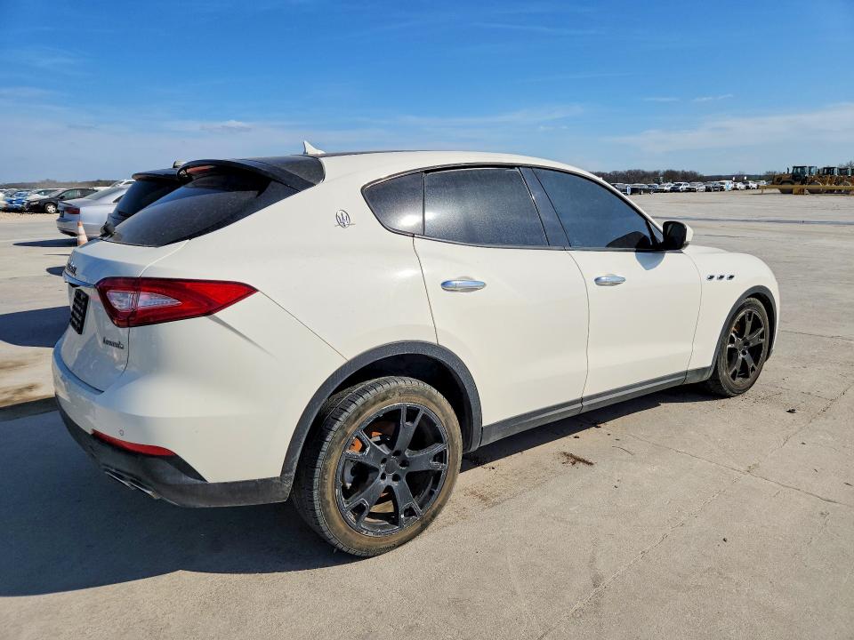 2018 Maserati Levante VIN ZN661XUAXJX278981 COPART salvage auction — NORMAL WEAR, Tx - Certificate Of Title, sold $7,800 on 2026-07-20 (photo 3)