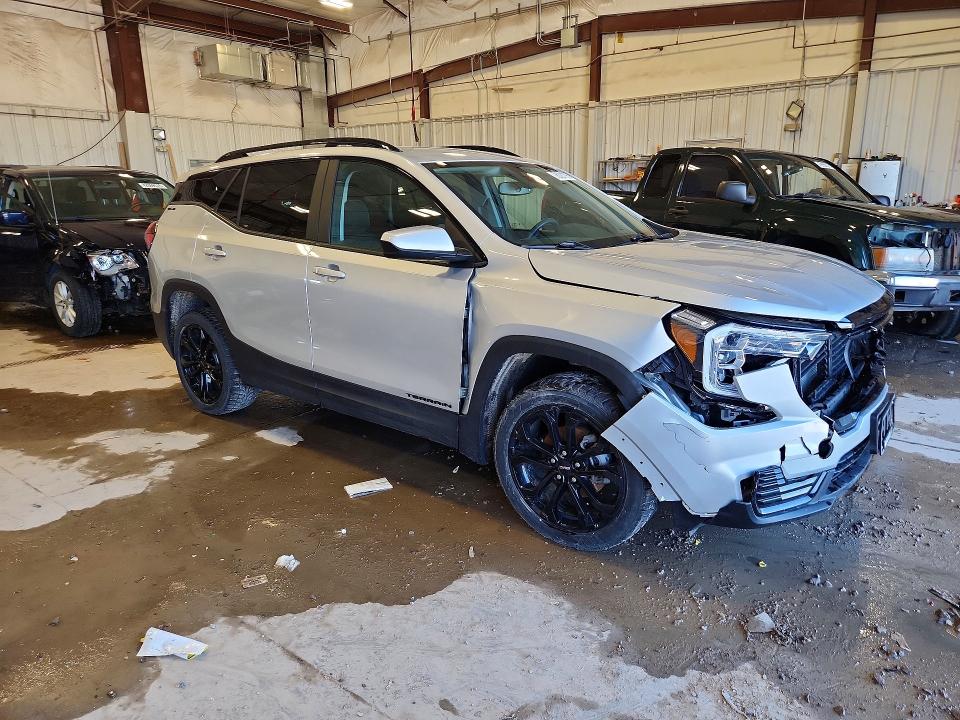 2022 Gmc Terrain VIN 3GKALTEV9NL249851 COPART salvage auction — SIDE, Salvage Title, sold $8,400 on 2026-08-24 (photo 4)