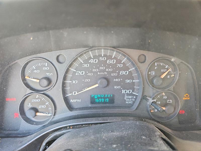 2004 Chevrolet Express 1500 VIN 1GCFG15X441114052 COPART salvage auction — FRONT END, Tx - Salvage Vehicle Title, sold $500 on 2026-07-08 (photo 9)