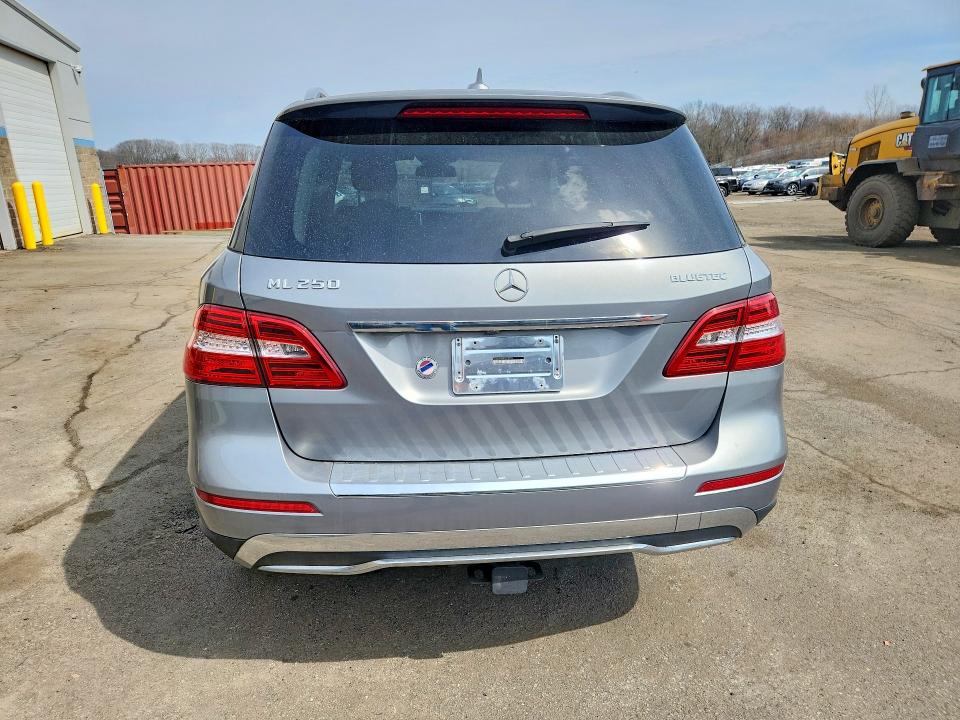 2015 Mercedes-benz Ml-class VIN 4JGDA0EB0FA518018 COPART salvage auction — MINOR DENT/SCRATCHES, Pa - Cert Of Title (P), sold $6,300 on 2026-07-09 (photo 6)