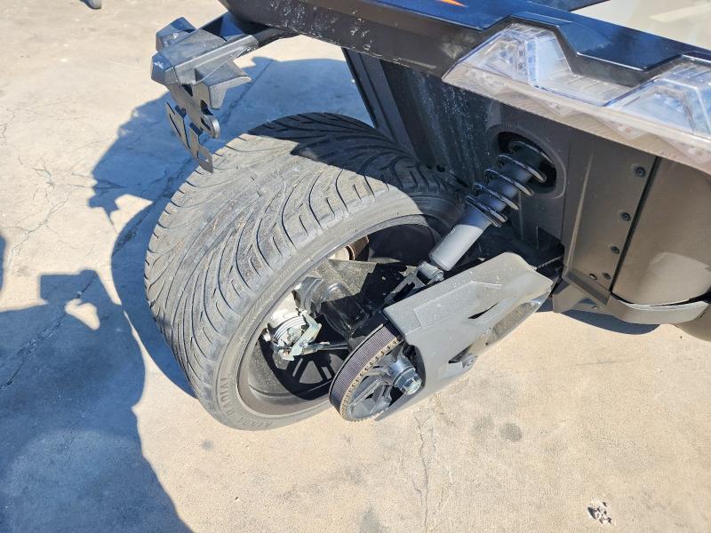 2022 Polaris Slingshot VIN 57XAAFHB2N8149326 COPART salvage auction — SIDE, TX - SALVAGE VEHICLE TITLE, sold $6,000 on 2026-07-30 (photo 9)