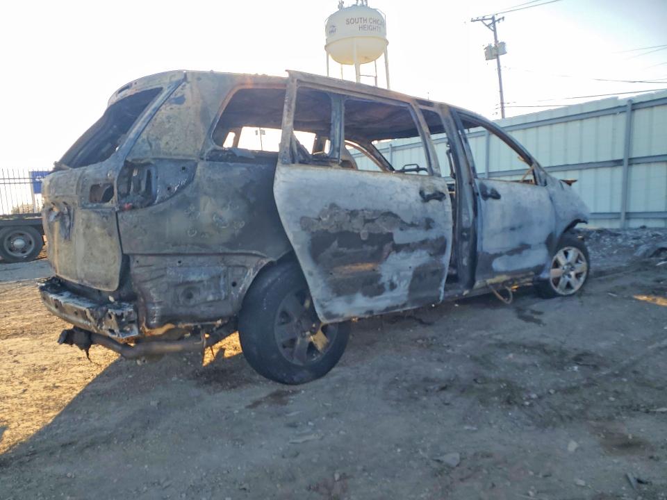 2006 Toyota Sienna VIN 5TDZA23C46S508242 COPART salvage auction — BURN, IL - JUNKING CERT OF A VEHICLE, sold $225 on 2026-07-17 (photo 3)