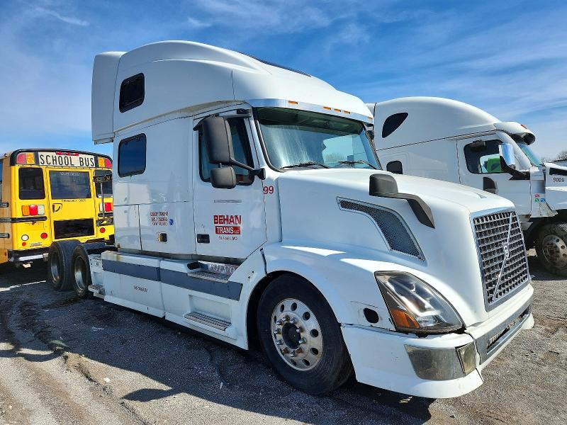 2003 Volvo Vnl VIN 4V4NC9TJX3N341861 COPART salvage auction — MINOR DENT/SCRATCHES, Mo - Certificate Of Title, sold $25 on 2026-07-21 (photo 1)