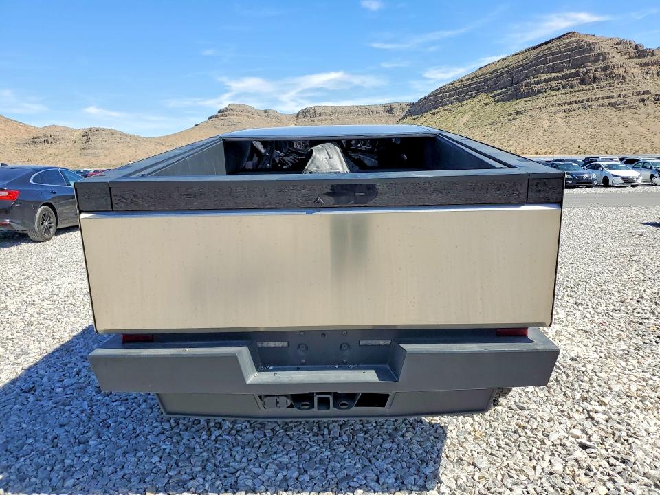 2025 Tesla Cybertruck VIN 7G2CEGEC9SA077409 COPART salvage auction — Front End, NV - SALVAGE TITLE, sold $18,400 on 2026-05-04 (photo 6)