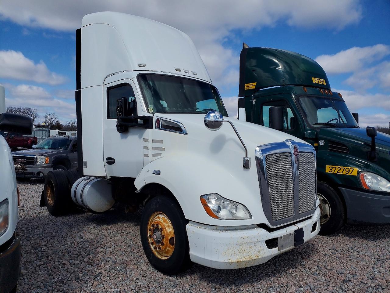 2014 Kenworth T680 VIN 1XKYA48X6EJ402524 COPART salvage auction — Mechanical, IN - CERTIFICATE OF TITLE, sold $5,100 on 2026-09-21 (photo 1)
