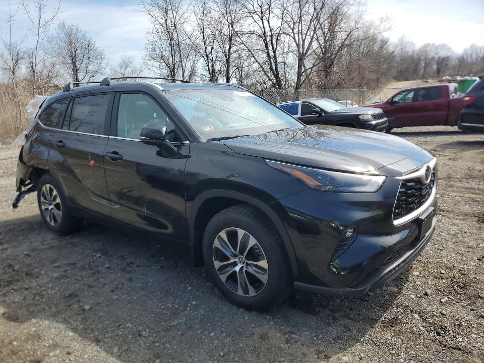 2024 Toyota Highlander VIN 5TDKDRBH0RS571731 COPART salvage auction — SIDE, Nj - Cert Of Title-Salvage, sold $13,600 on 2026-07-09 (photo 4)
