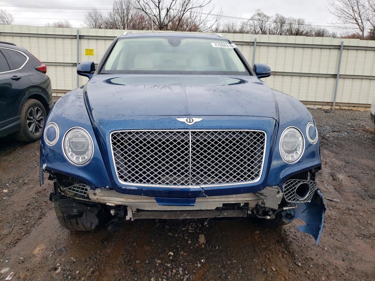 2017 Bentley Bentayga VIN SJAAC2ZVXHC014876 COPART salvage auction — Front End, NJ - CERT OF TITLE-SALVAGE (P), sold $17,700 on 2026-04-03 (photo 5)