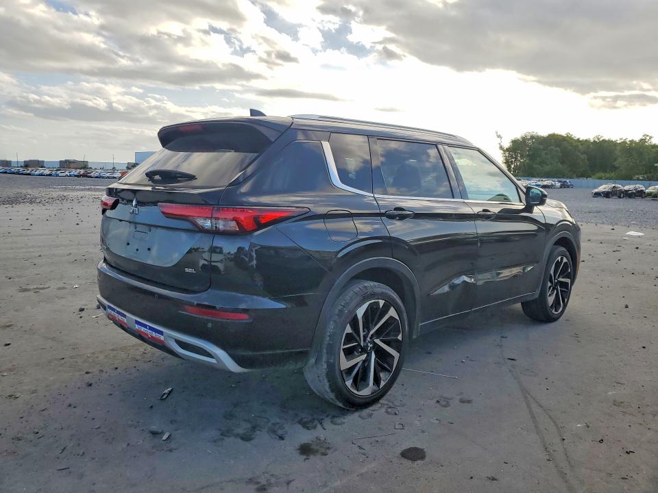 2022 Mitsubishi Outlander VIN JA4J3VA85NZ014616 COPART salvage auction — MINOR DENT/SCRATCHES, Fl - Certificate Of Title (P), sold $10,500 on 2026-07-08 (photo 3)