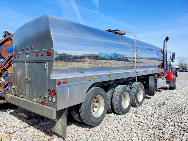 2017 Peterbilt 389 VIN 1NPXGGGG40D479577 COPART salvage auction — SIDE, IL - SALVAGE CERTIFICATE, sold $43,000 on 2026-08-13 (photo 4)