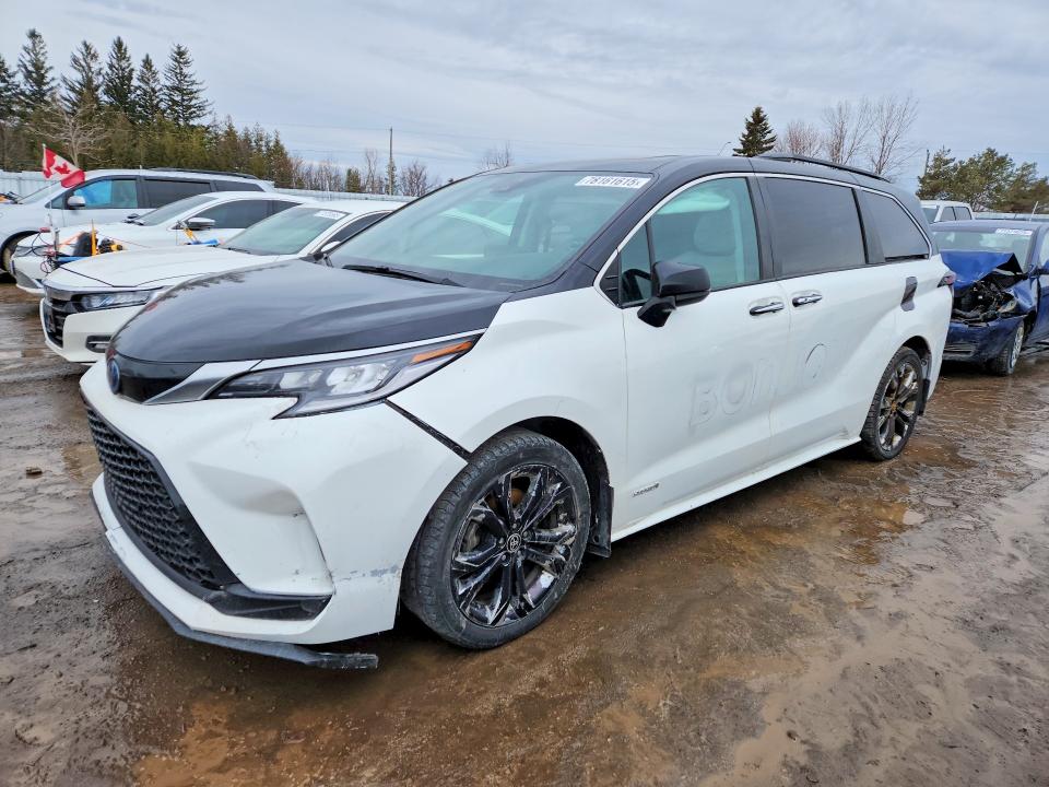 2021 Toyota Sienna VIN 5TDGRKEC9MS007969 COPART salvage auction — VANDALISM, Salvage Title, sold $3,500 on 2026-07-30 (photo 1)