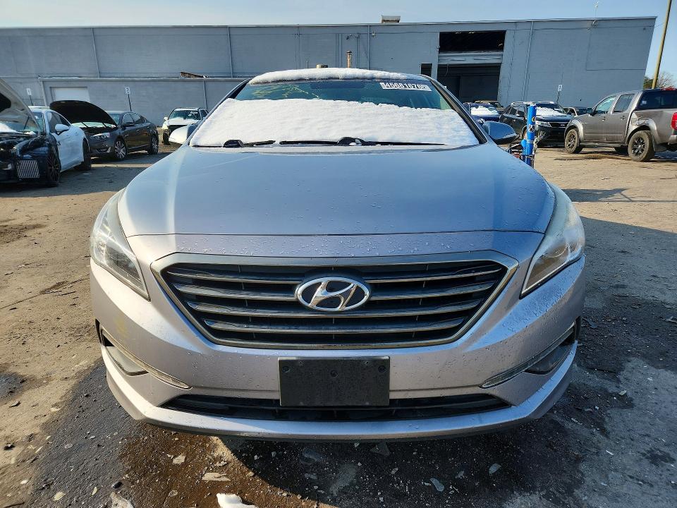 2015 Hyundai Sonata VIN 5NPE24AA3FH133233 COPART salvage auction — MINOR DENT/SCRATCHES, Wv - Certificate Of Title, sold $200 on 2026-07-02 (photo 5)