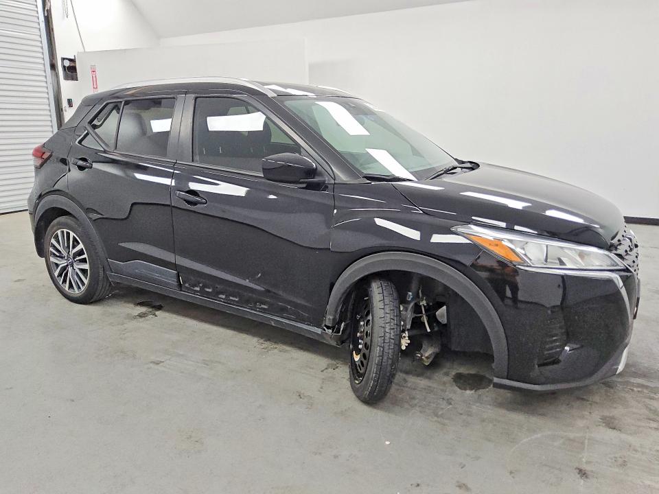 2023 Nissan Kicks VIN 3N1CP5CV6PL549781 COPART salvage auction — SIDE, In - Certificate Of Title, sold $12,500 on 2026-07-02 (photo 4)