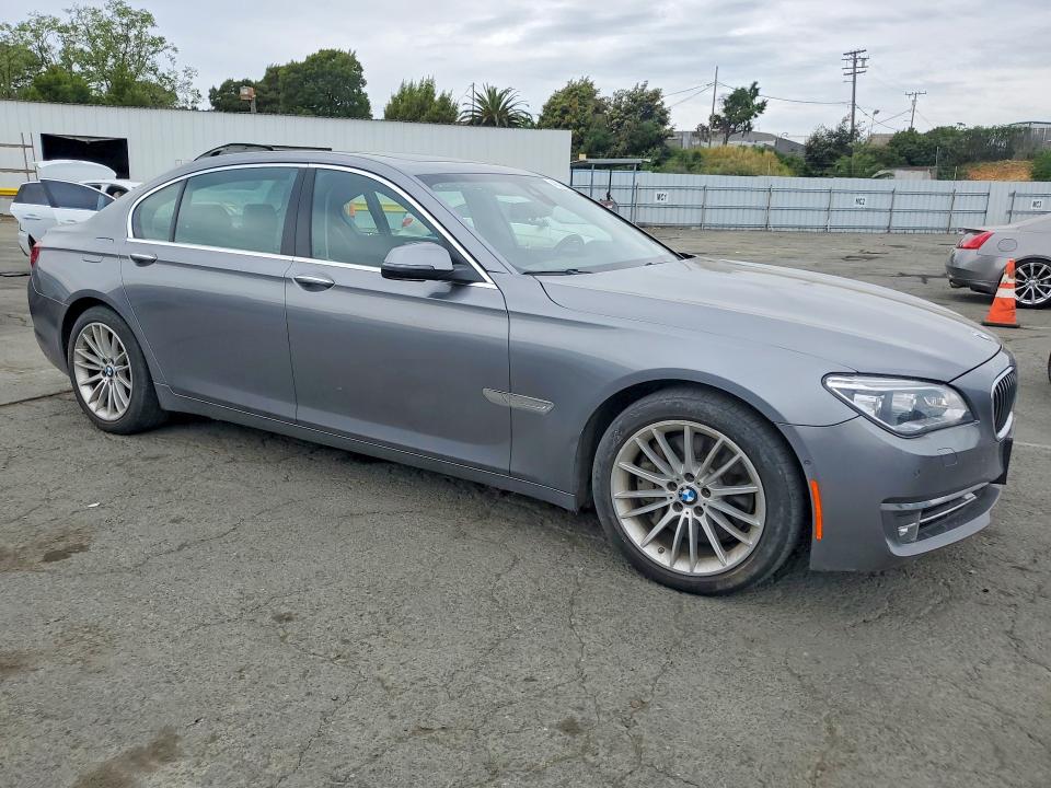 2014 BMW 7er VIN WBAYE8C52ED135424 COPART salvage auction — MINOR DENT/SCRATCHES, Ca - Dis/Dlr/Exp Only Clean Title, sold $2,700 on 2026-07-27 (photo 4)
