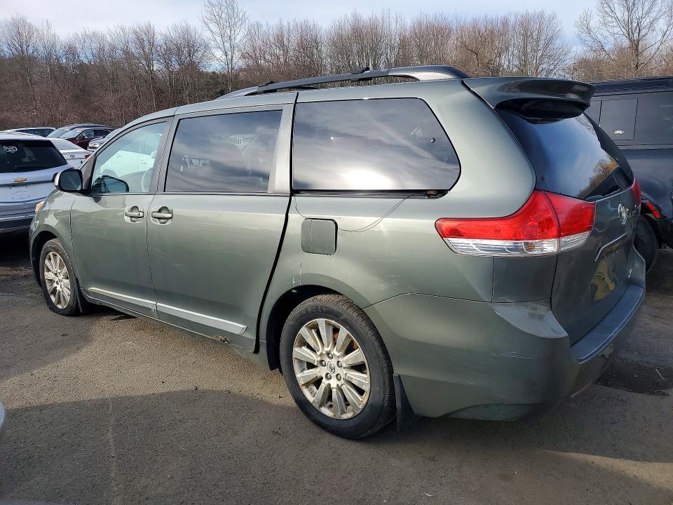 2013 Toyota Sienna VIN 5TDJK3DC2DS060224 COPART salvage auction — MINOR DENT/SCRATCHES, VT - CERTIFICATE OF TITLE, sold $4,250 on 2026-07-30 (photo 2)