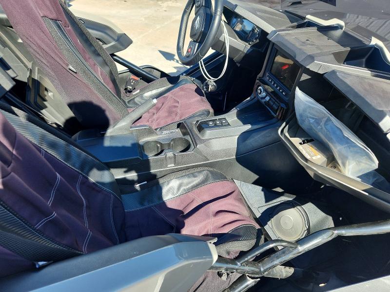 2022 Polaris Slingshot VIN 57XAAFHB2N8149326 COPART salvage auction — SIDE, TX - SALVAGE VEHICLE TITLE, sold $6,000 on 2026-07-30 (photo 5)