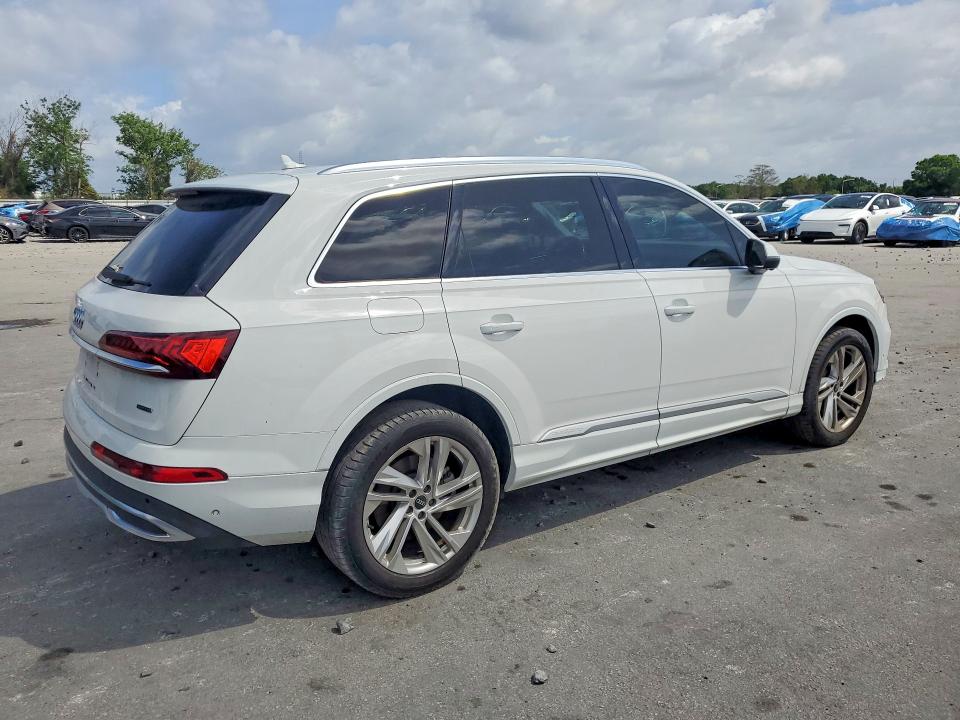 2021 Audi Q7 VIN WA1LXAF7XMD014161 COPART salvage auction — MINOR DENT/SCRATCHES, Fl - Certificate Of Title, sold $17,700 on 2026-07-28 (photo 3)