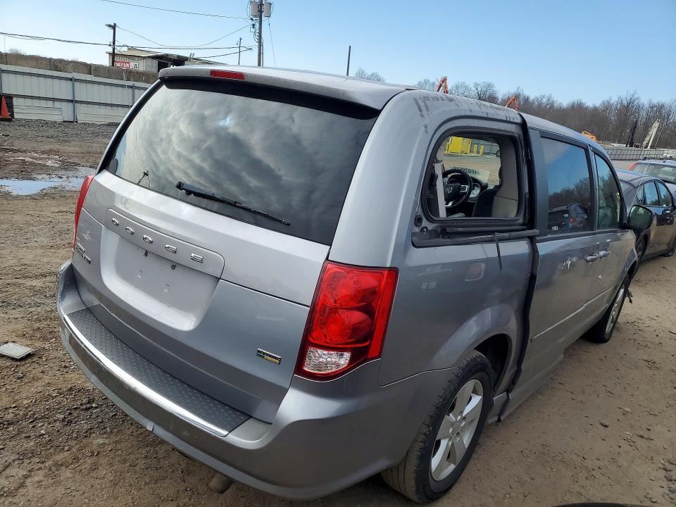 2013 Dodge Caravan VIN 2C4RDGBG7DR710068 COPART salvage auction — FRONT END, Ia - Certificate Of Title, sold $425 on 2026-07-09 (photo 3)