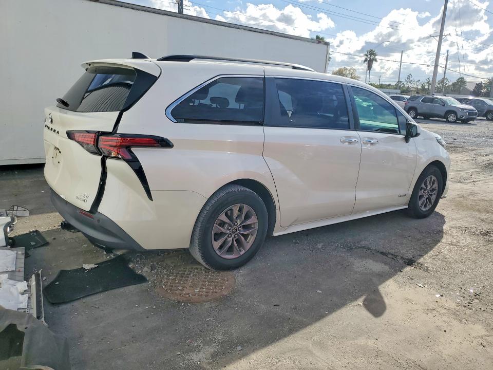2021 Toyota Sienna VIN 5TDYRKEC4MS026577 COPART salvage auction — SIDE, Fl - Certificate Of Destruction, sold $13,700 on 2026-07-06 (photo 3)