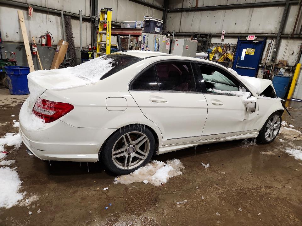 2012 Mercedes-benz C-klasse VIN WDDGF8BBXCA676552 COPART salvage auction — FRONT END, Salvage Title, sold $975 on 2026-08-04 (photo 3)