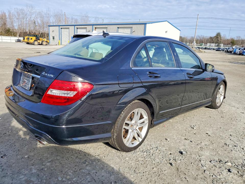 2012 Mercedes-benz C-klasse VIN WDDGF8BB4CR228860 COPART salvage auction — MINOR DENT/SCRATCHES, Salvage Title, sold $1,150 on 2026-07-17 (photo 3)